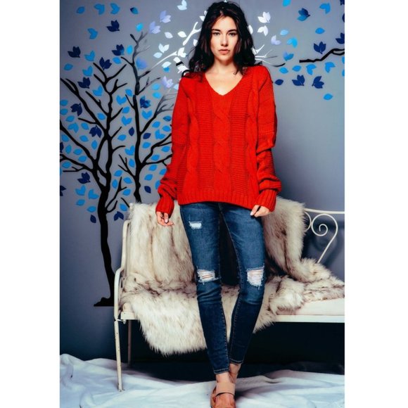 🥳🥳HP🥳🥳 Chunky Red Knit V-Neck Sweater NWT - Picture 2 of 5